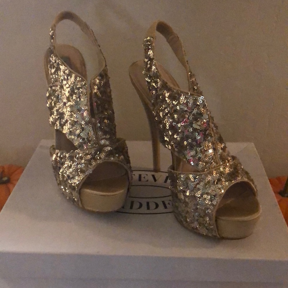 Steve Madden Snobie-S gold sequin heels 👠